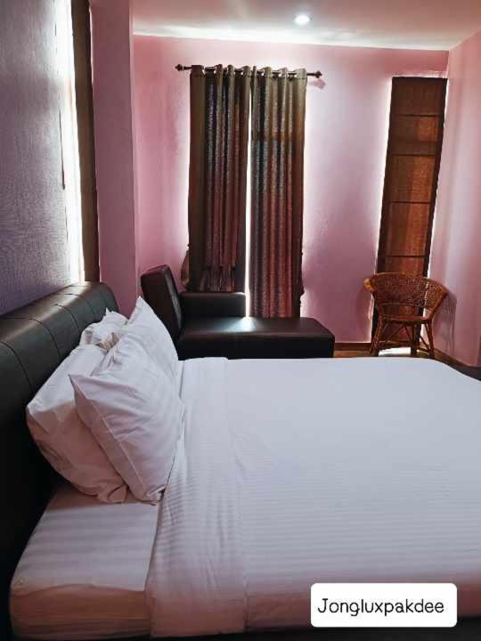 Bed and Breakfast Jong Lux Pak Dee Уттарадит Экстерьер фото