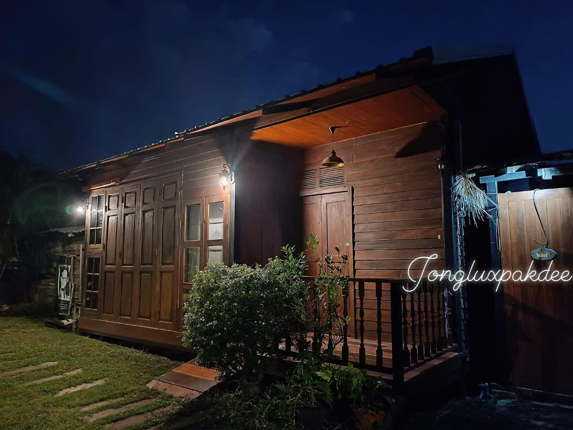 Bed and Breakfast Jong Lux Pak Dee Уттарадит Экстерьер фото